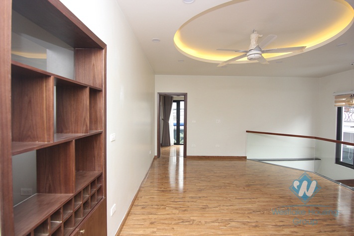 02 floor apartment with swimming for rent in Xuan dieu st, Tay Ho district 